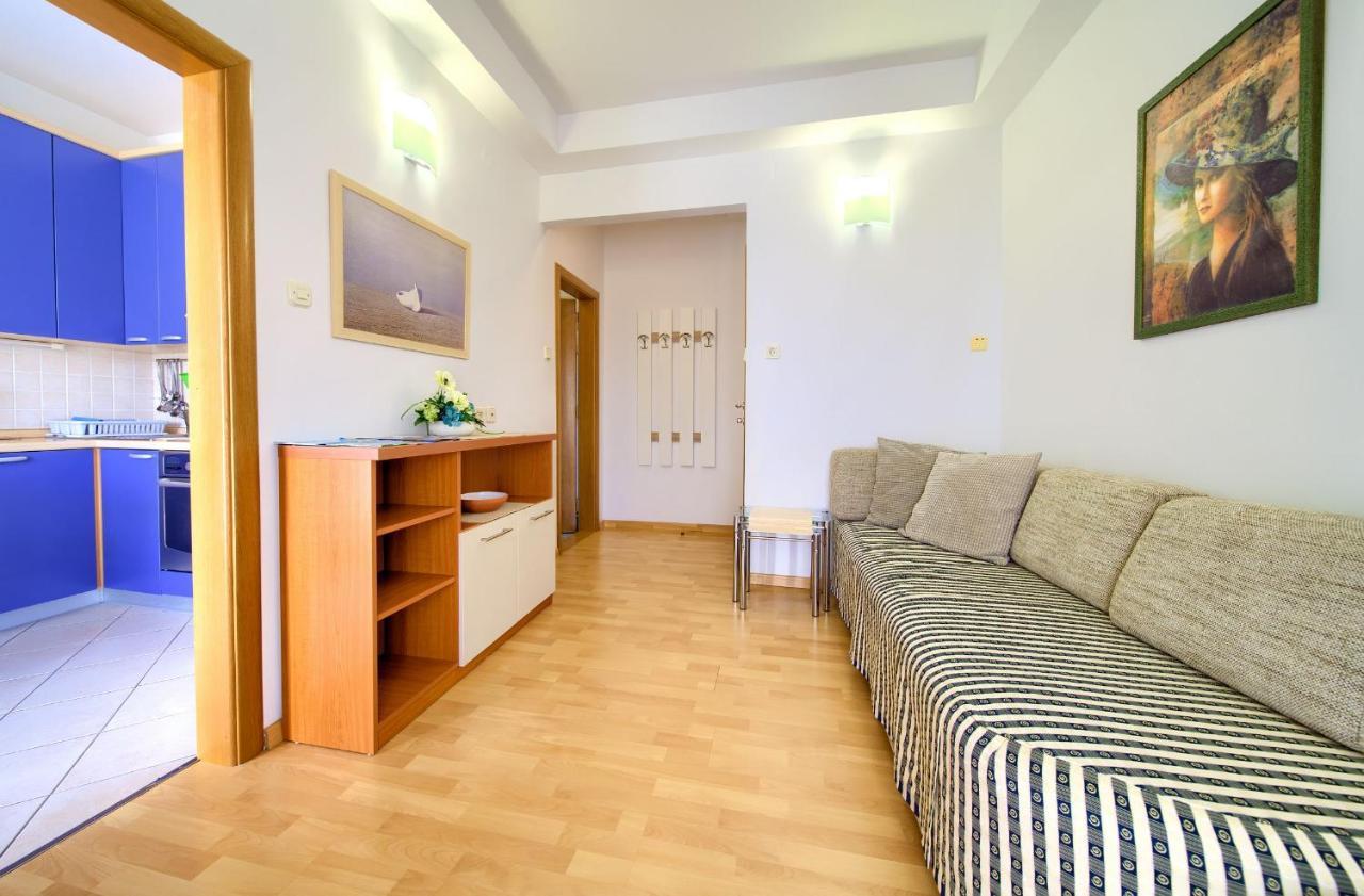 Apartments Jele Malinska Esterno foto