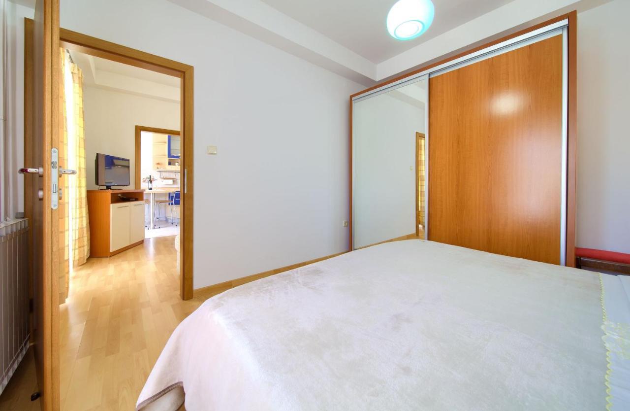 Apartments Jele Malinska Esterno foto