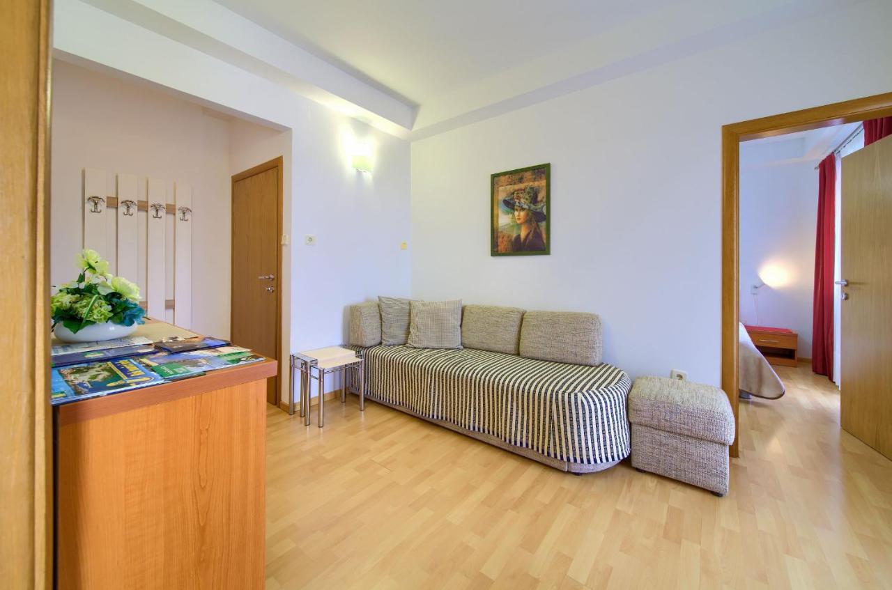 Apartments Jele Malinska Esterno foto