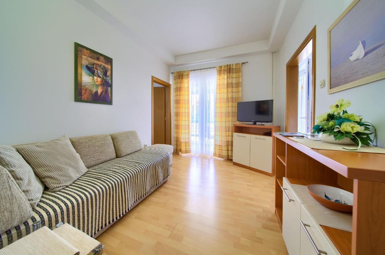 Apartments Jele Malinska Esterno foto