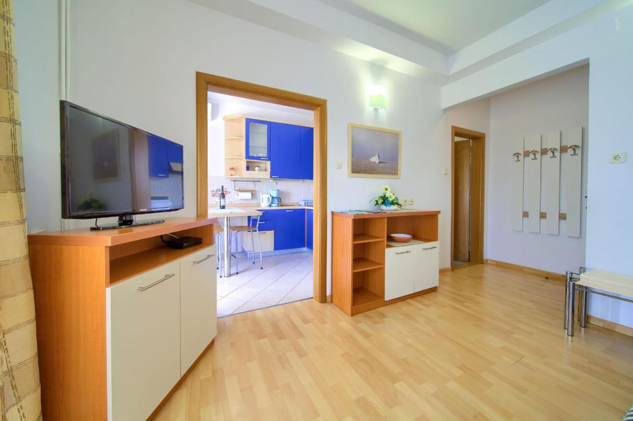 Apartments Jele Malinska Esterno foto