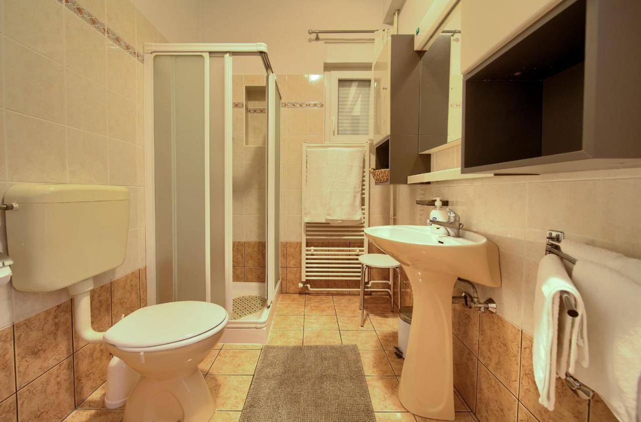 Apartments Jele Malinska Esterno foto