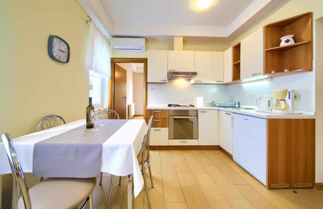 Apartments Jele Malinska Esterno foto
